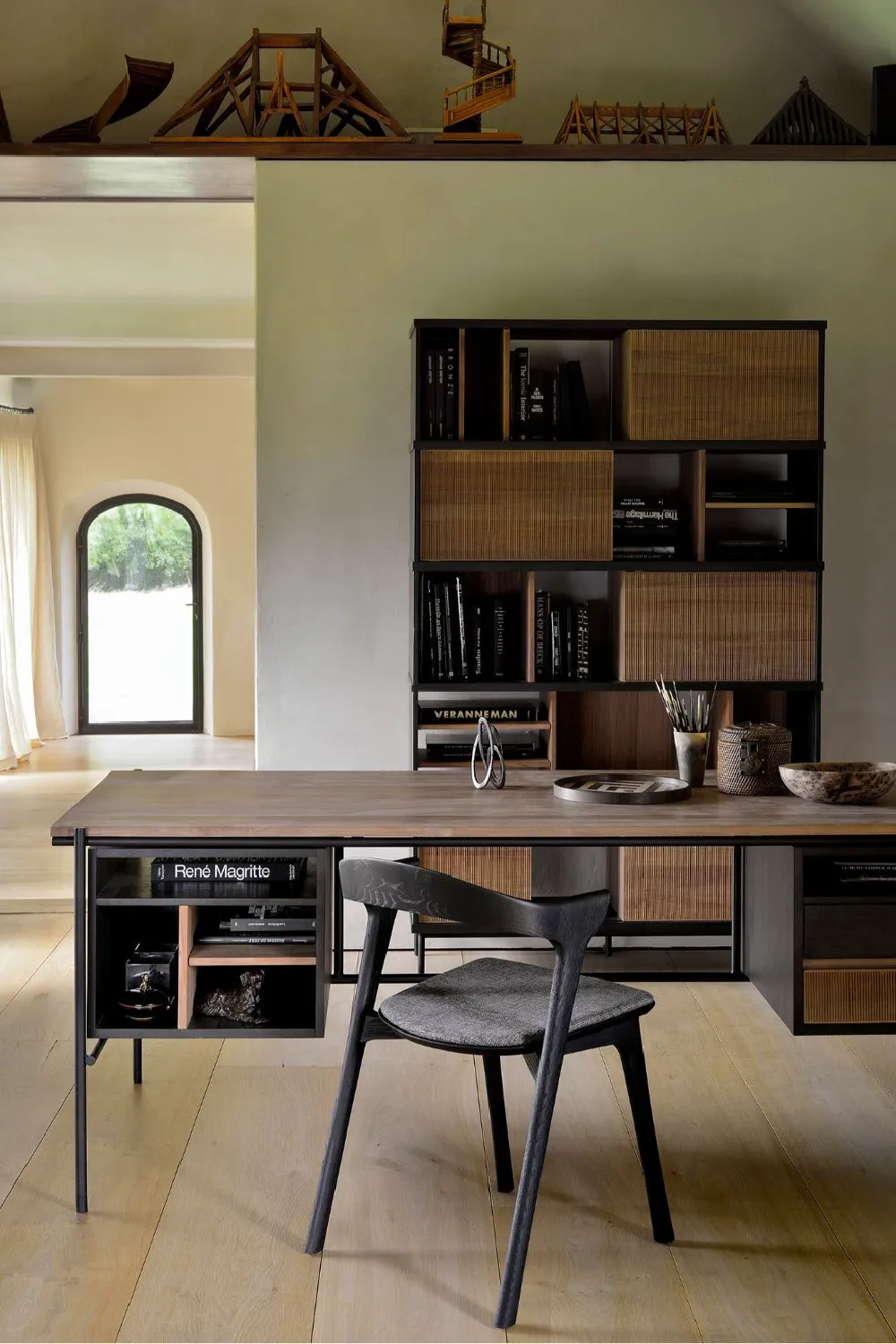 Natural Teak Book Rack | Ethnicraft Oscar